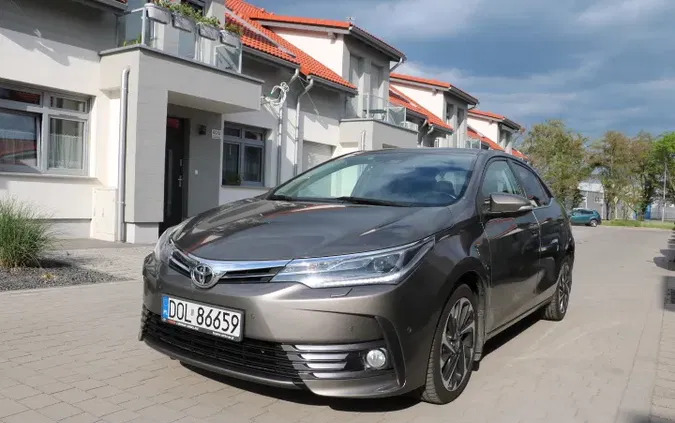 toyota Toyota Corolla cena 61900 przebieg: 159900, rok produkcji 2017 z Oleśnica